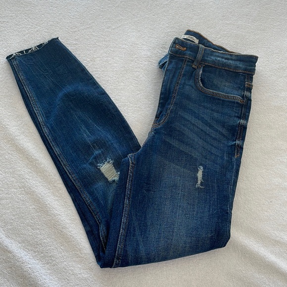 Zara Trafaluc Raw Hem Distressed Skinny Jean Size 6 - Picture 1 of 9